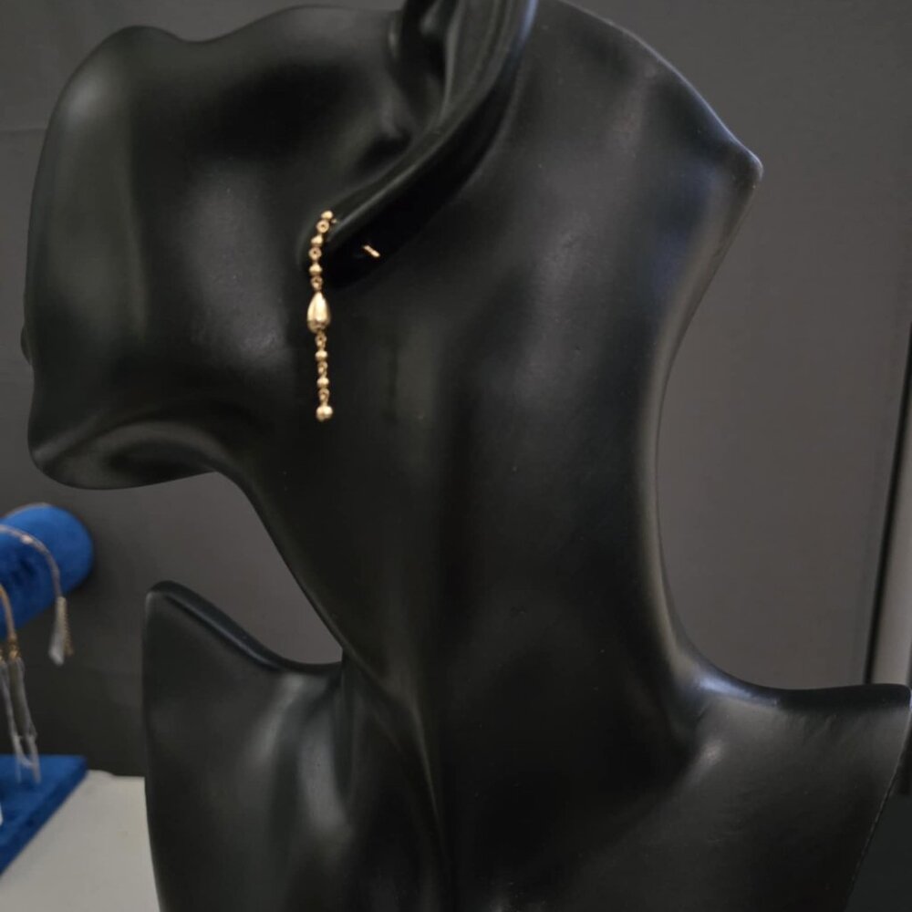 Gold dangling earring